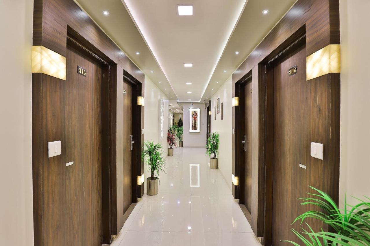 Collection O 7557 Hotel Shiv Kunj Exotica Naroda Exterior foto
