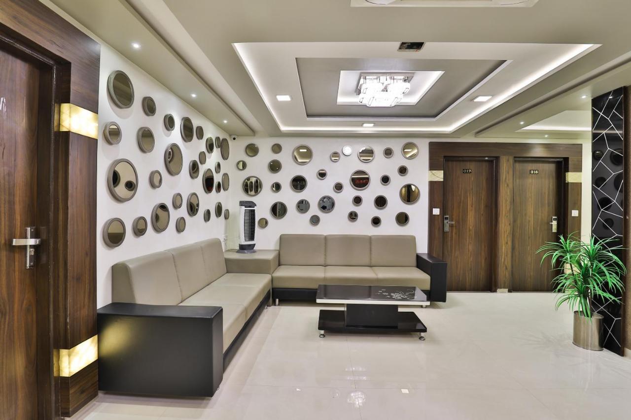 Collection O 7557 Hotel Shiv Kunj Exotica Naroda Exterior foto