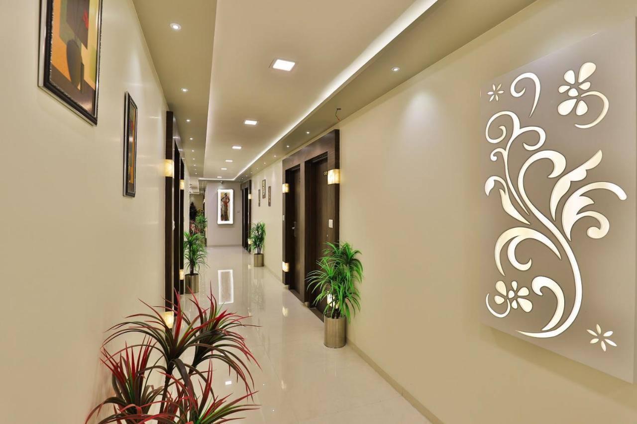 Collection O 7557 Hotel Shiv Kunj Exotica Naroda Exterior foto